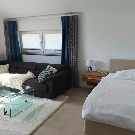 Komfortzone - Stilvolle Gaestewohnung In Apartmán Marburg